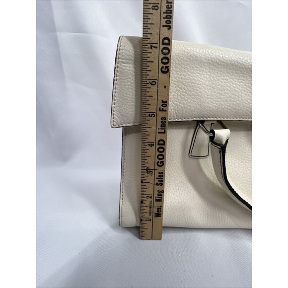 BCBG Cream Beige Purse Shoulder Bag Buckle Accent 3 Compartment Leather - Picture 10 of 16